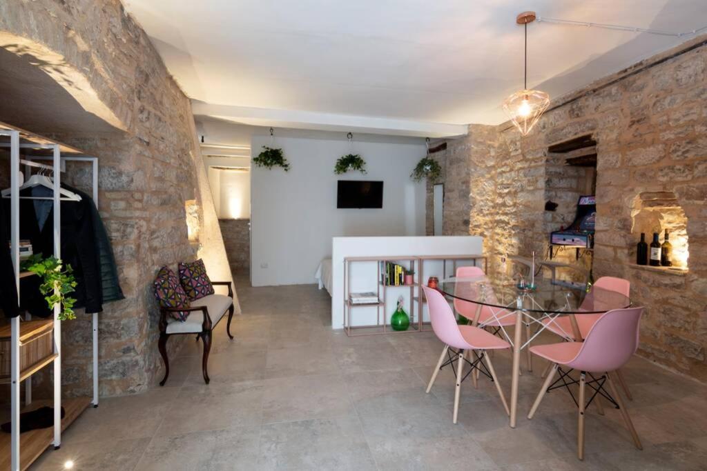 Cornelia Cavern Cosy Studio Apartment In ספלו מראה חיצוני תמונה