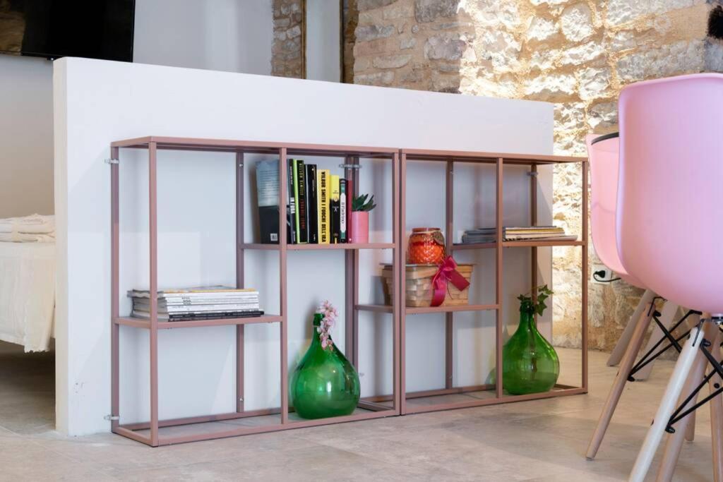 Cornelia Cavern Cosy Studio Apartment In ספלו מראה חיצוני תמונה