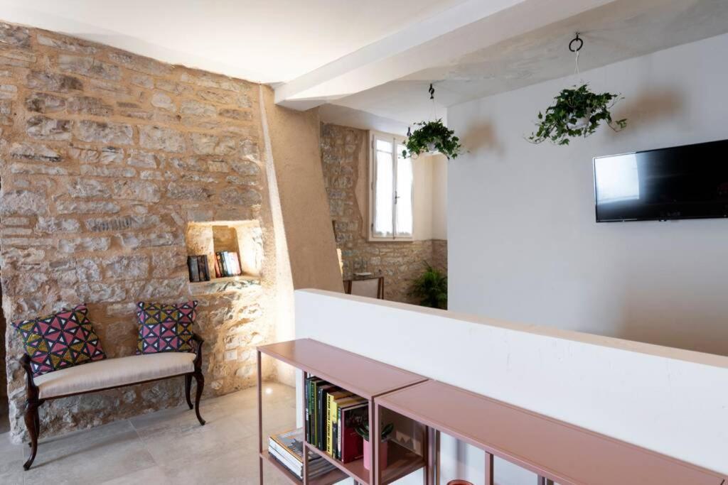 Cornelia Cavern Cosy Studio Apartment In ספלו מראה חיצוני תמונה