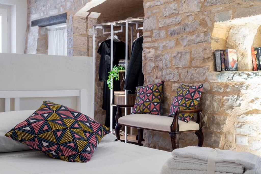 Cornelia Cavern Cosy Studio Apartment In ספלו מראה חיצוני תמונה
