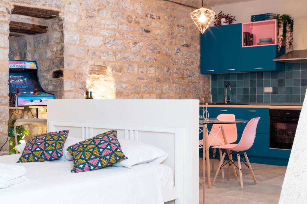 Cornelia Cavern Cosy Studio Apartment In ספלו מראה חיצוני תמונה