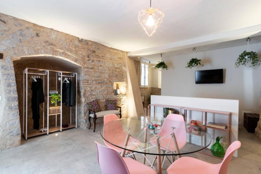 Cornelia Cavern Cosy Studio Apartment In ספלו מראה חיצוני תמונה