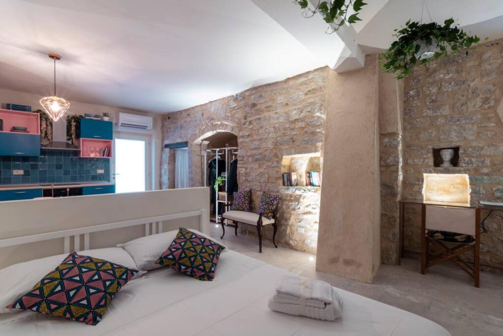 Cornelia Cavern Cosy Studio Apartment In ספלו מראה חיצוני תמונה