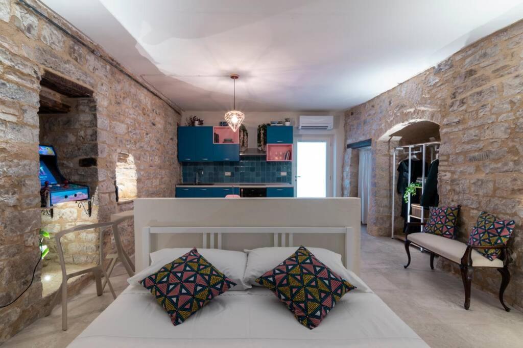 Cornelia Cavern Cosy Studio Apartment In ספלו מראה חיצוני תמונה