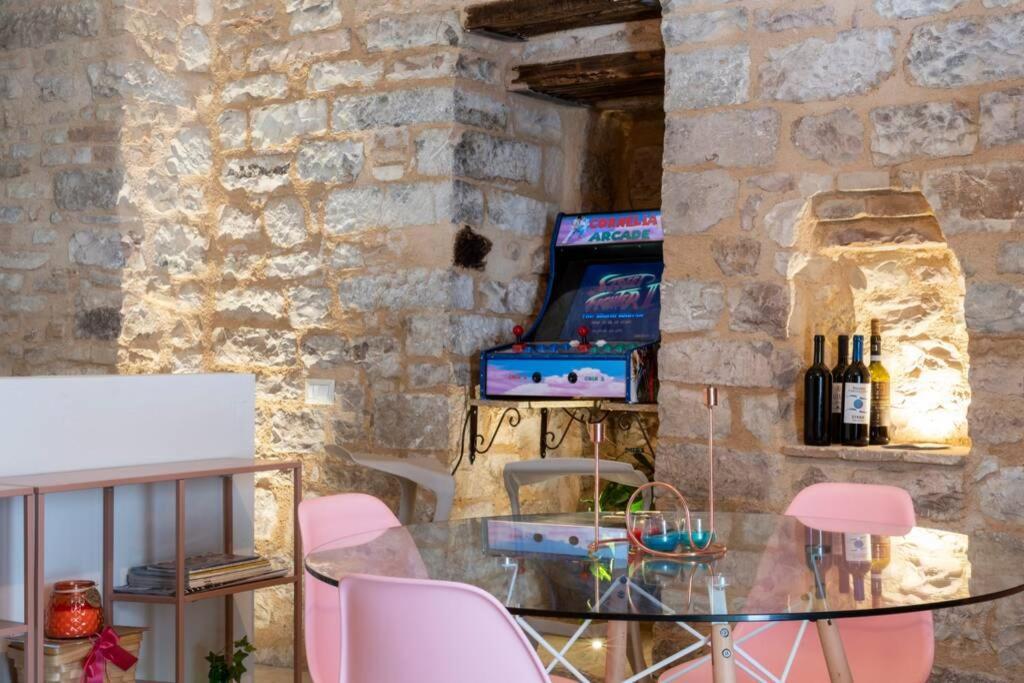 Cornelia Cavern Cosy Studio Apartment In ספלו מראה חיצוני תמונה