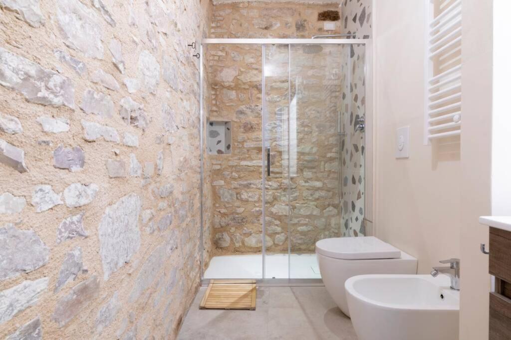 Cornelia Cavern Cosy Studio Apartment In ספלו מראה חיצוני תמונה